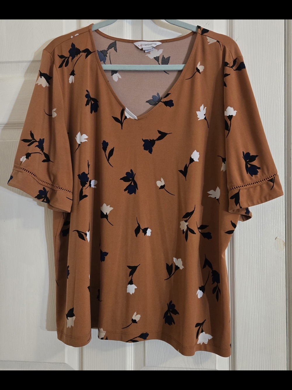 Liz Claiborne Rust Floral V-Neck Short Sleeve Top